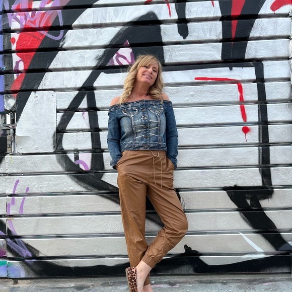 Meet your Posher, Cher - Picture 2 of 3